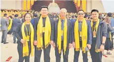  ?? ?? Frankie Liew (centre) and SCCC members at the ancestral worship ceremony.