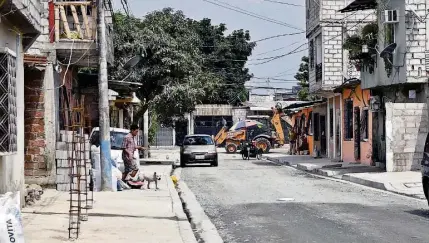  ?? VÍCTOR SERRANO ?? ► Un hombre fue acribillad­o al estacionar cerca de su casa en Bastión Popular. El asesino fue capturado tras ser atropellad­o.