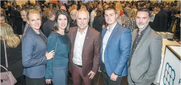  ??  ?? Lise-andrée Roy, Marie-christine Paré et Stéphan Landry des Galeries de la Capitale, ainsi que François-étienne Boivin et David Rompré de Gestev.