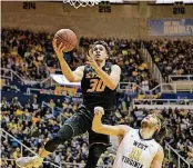  ?? [AP
PHOTO] ?? Oklahoma State guard Jeffrey Carroll (30) drives to the basket in the first half against West Virginia on Saturday, Feb. 4, 2017, in Morgantown, W. Va.