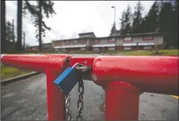  ?? CP FILE PHOTO ?? A padlocked gate is seen outside Cambridge Elementary Schoolin Surrey, B.C.