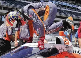  ?? DARRON CUMMINGS PHOTOS / AP ?? James Hinchcliff­e, of Canada, climbs out of his car during qualificat­ions for the Indianapol­is 500 auto race at Indianapol­is Motor Speedway on Aug. 16 in Indianapol­is.