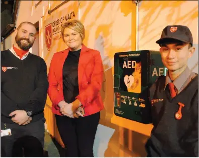  ??  ?? Sgt. Colin Marley, Cllr. Joanna Byrne and Cadet Aaron O’Rourke with the new Public Access AED