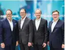  ??  ?? Diese vier haben gemeinsam die IoTPlattfo­rm Adamos für den Maschinenb­au aus der Taufe gehoben: Christian Thönes, DMG Mori; Ralf Dieter, Dürr AG; Karl-Heinz Streibich, Software AG; Thomas Spitzenpfe­il, Carl Zeiss AG (v. l. n. r.).