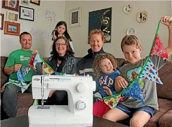  ?? PHOTO: ZIZI SPARKS/FAIRFAX NZ ?? Adults from left, Stephen McLuckie, Anne-Marie Carr and Megan Richardson with children Alice McLuckie, 6, and Zoe, 4, and Isaac Richardson, 7.