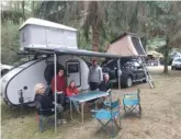  ?? ?? Parmi les « RTTistes » rencontrés, toute une famille logeant dans une tente fixée sur un Mistubishi Pajero et dans une seconde, fixée sur une Hero Camper ! On peut suivre leurs aventures sur leur
compte Instagram, « pajehero ».