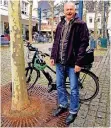  ?? FOTO: KRON ?? Heinz Wolthusen kennt die schönsten Fahrradstr­ecken der Region.