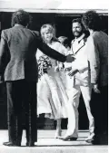  ?? ?? LA ESTRELLA de rock británica Eric Clapton y su novia, Pattie Boyd Harrison, abandonan una iglesia de Tucson tras su boda el martes 27 de marzo de 1979