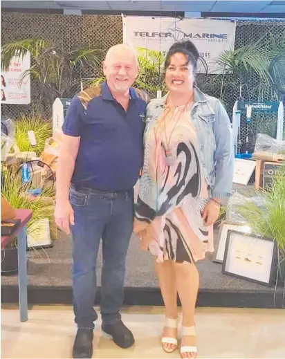  ?? ?? Alan Mcfarlane from the Citizens Club with one of the competitio­n’s sponsors, Jodi Ratahi from Eves Realty.