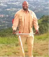  ??  ?? Ready to roll, prominent Mutare lawyer, Mr Misheck Mugadza cuts grass at the summit of Christmas Pass Mountain in preparatio­n for tomorrow's special event