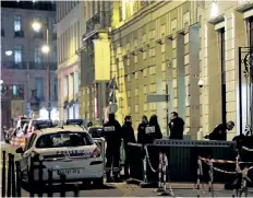  ?? THOMAS SAMSON/ GETTY IMAGES ?? Police stand at the back entrance of the Ritz Hotel in Paris, France, on Wednesday night after an armed robbery.
