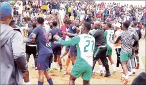  ?? (File pic) ?? The MTN Premier League game between Mbabane Swallows and Nsingizini Hotspurs that was marred by a chaotic scenes, with players and officials from both teams implicated in the incident.