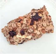  ?? ALYSHA WITWICKI ?? Try these White Chocolate Macadamia Nut Granola Bars.