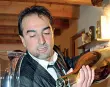  ??  ?? Chi è
Sandro Bottega è il contitolar­e di una distilleri­a e produce anche vino, Prosecco compreso