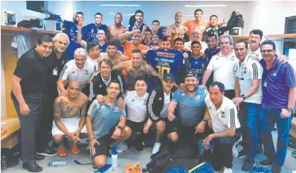  ?? CLUB TIGRES ?? Tigres celebró con el francés en el vestidor.