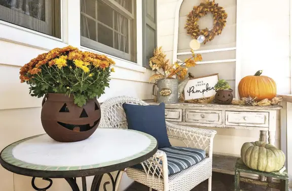  ??  ?? |ABOVE| INVITING PORCH. “Because we don’t have a formal entry, our front porch really sets the stage of what’s to come inside,” Jenny says. Greeting guests are cozy, relaxing fall colors and vintage pieces.