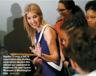  ??  ?? Ivanka Trump a fait la promotion des études en science devant des élèves qui visitaient le National Air and Space Museum à Washington hier.