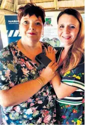  ?? ?? Jamyn Laas congratula­tes Suedia Niemann at the launch of Sisterwoul­dSA