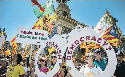  ?? ANA JIMÉNEZ ?? Las entidades soberanist­as congregaro­n miles de personas en Montjuïc el pasado 11 de junio