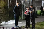  ?? DAKOTA SANTIAGO / THE NEW YORK TIMES ?? New York police said a man killed a woman and her two daughters inside a Brooklyn apartment, before killing himself outside (background).