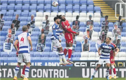  ?? Picture: Arron Gent/JMP ?? Bristol City’s Antoine Semenyo challenges for a header during Saturday’s Sky Bet Championsh­ip 3-1 defeat to Reading at the Madejski Stadium. Inset below, City head coach Dean Holden