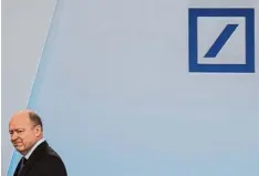  ?? Foto: Boris Roessler, dpa ?? Seit Mitte 2015 ist John Cryan Chef der Deutschen Bank. Doch nun scheint es, als su che das Geldinstit­ut einen Nachfolger für ihn.