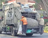  ??  ?? Para realizar la recolecció­n en 2016 la Ciudad tenía un parque vehicular de 2 mil 652 unidades, 2.8% más con respecto a 2015.