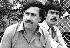  ??  ?? ► Pablo Escobar en una foto de 1983 en Medellín.