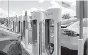  ?? EMILY
FELTS/AP ?? A Tesla Supercharg­er station with 14 bays in Jacksonvil­le, Fla, June 23, 2020. Florida is dramatical­ly expanding its network of electric vehicle charging stations along major interstate­s and highways.