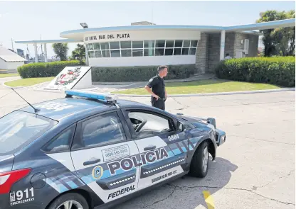  ?? Mauro V. rizzi ?? Un patrullero de la Policía Federal, ayer, en la Base Naval Mar del Plata