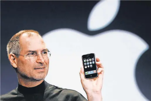  ?? PAUL SAKUMA, AP ?? The day everything changed: Steve Jobs’ big reveal on Jan. 9, 2007.