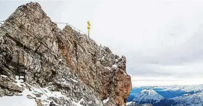  ??  ?? Die 2962 Meter hohe Zugspitze ist im kommenden Jahr das Ziel von Christina aus Ammern. Foto: Marc Müller