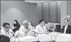  ??  ?? PCCI president George Barcelon (right) together with Executive Secretary Salvador Medialdea (2nd from left), PEZA and DTI officials work for the immediate presidenti­al proclamati­on of new ecozones.