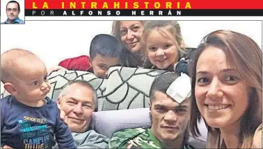  ??  ?? FOTO FAMILIAR. Antonio Benítez, junto a su familia en Marbella, después de conseguir el alta.