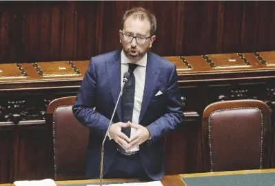  ?? LaPresse ?? Ministro della Giustizia Alfonso Bonafede, 46 anni, Sotto, il direttore del Dap Dino Petralia