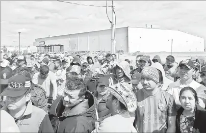  ??  ??    En enero se presentó una ola de emplazamie­ntos a huelga en las maquilador­as de Matamoros. Las protestas buscaban alza al salario. Foto Julia Le Duc