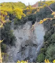  ?? Photo / Laurilee McMichael ?? A soakage pond at the top of the hill collapsed, sending soil and fluid down onto farmland, then over a gully into the Waipuweraw­era Stream and Waikato River.