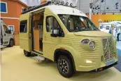  ??  ?? Der Citroën Wildcamp Typ H auf Basis des Jumper erinnert an die Wellblech-Transporte­r aus den 50er Jahren.