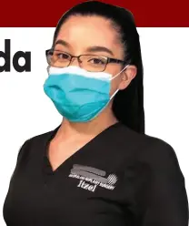  ??  ?? iTzEl GAmA SAnTiAGo dice que pone en riesgo su vida todos los días en su trabajo durante la pandemia.