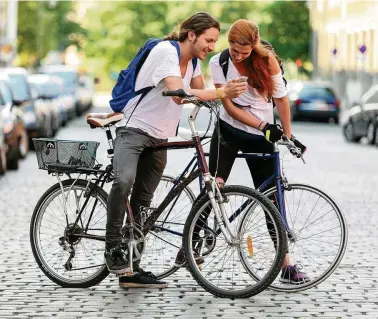  ?? FOTO: ISTOCK ?? Mit der richtigen Navi-App findet man sich im Ausland auch mit dem Fahrrad spielend in jeder Stadt zurecht.