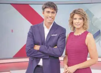  ?? GENTILEZA ?? Cox se convirtió en el nuevo compañero de Macarena Pizarro en “CHV Noticias Central”|