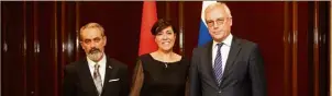  ??  ?? De gauche à droite : Gérard Pettiti ; Mireille Pettiti, Ambassadeu­r de la Principaut­é de Monaco auprès de la Fédération de Russie et Alexandre Grouchko, vice-ministre russe des Affaires étrangères.