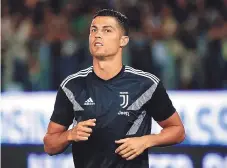  ??  ?? Ronaldo não foi à gala e ficou a trabalhar na Juventus