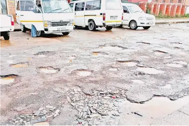  ?? ?? The condition of the road along Greyling Street.