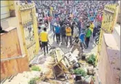  ?? ARABINDA MOHAPATRA/HR ?? Clashes erupted in Puri on Wednesday over attempts to streamline the functionin­g of Jagannath temple.