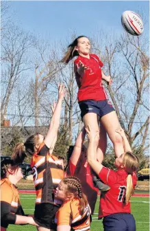  ?? ?? Hayden Lilly, of Hammonds Plains, attempts to gain possession of the ball for her teammates.