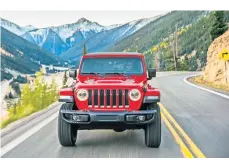  ??  ?? Mopar desarrolla nuevos accesorios para sus vehículos, como los más de 200 disponible­s para el Jeep Wrangler 2018, entre ellos luces LED grado militar.