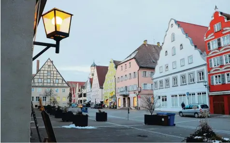  ?? Foto: René Lauer ?? Im Oettinger Zentrum stehen immer mehr Läden leer, klagt die SPD Fraktion. Deshalb machte sie den Vorschlag, den Gedanken einer Romantic Outlet City erneut aufzugrei fen.