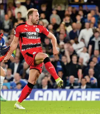  ??  ?? Bang: the Huddersfie­ld man guides the ball past Chelsea defender Rudiger