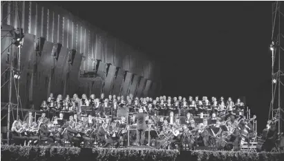  ?? Foto: Archiv ?? Vor reizvoller Kulisse: Das Orchester der Stadt Almería wird anlässlich der Feria wie immer ein GratisKonz­ert geben und zwar am Cable Inglés im Park Almadrabil­las.